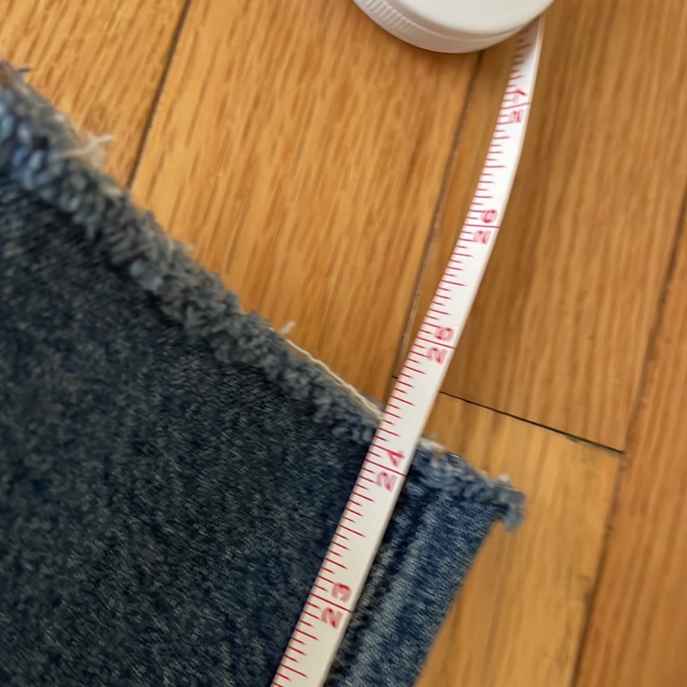 Agolde Riley Crop in Silence - Picture 8 of 10